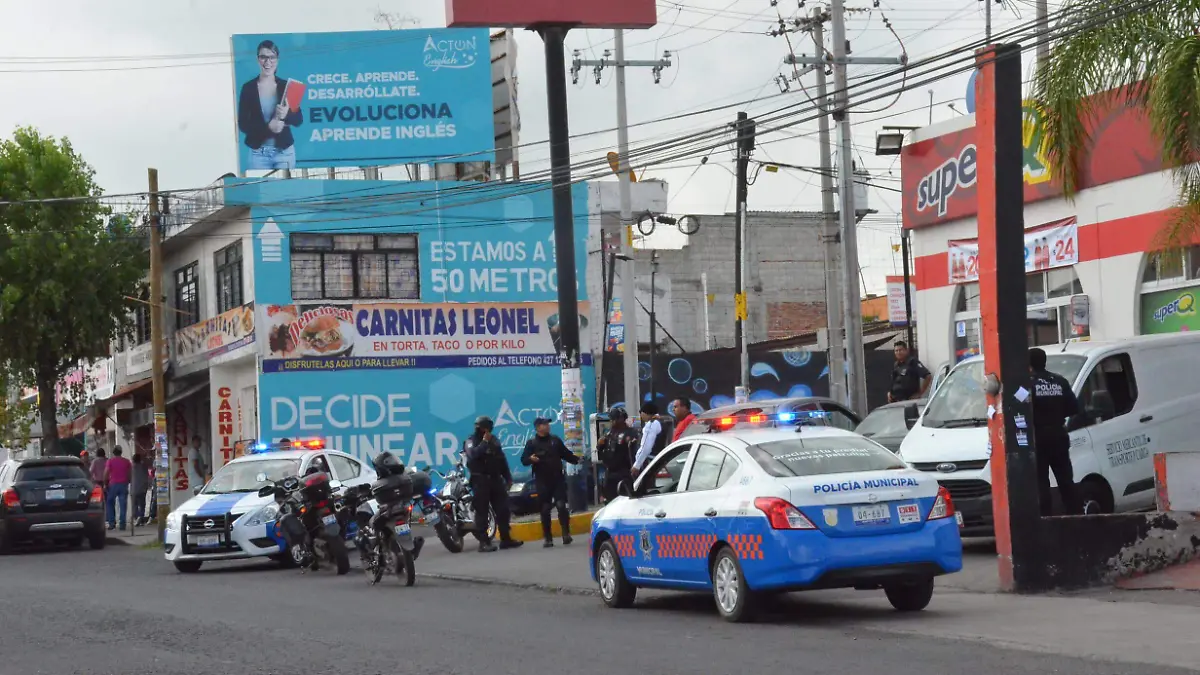 Mantienen vigilancia en diferentes sectores de la población. Foto Luis Luévanos. El Sol de San Juan del Río.